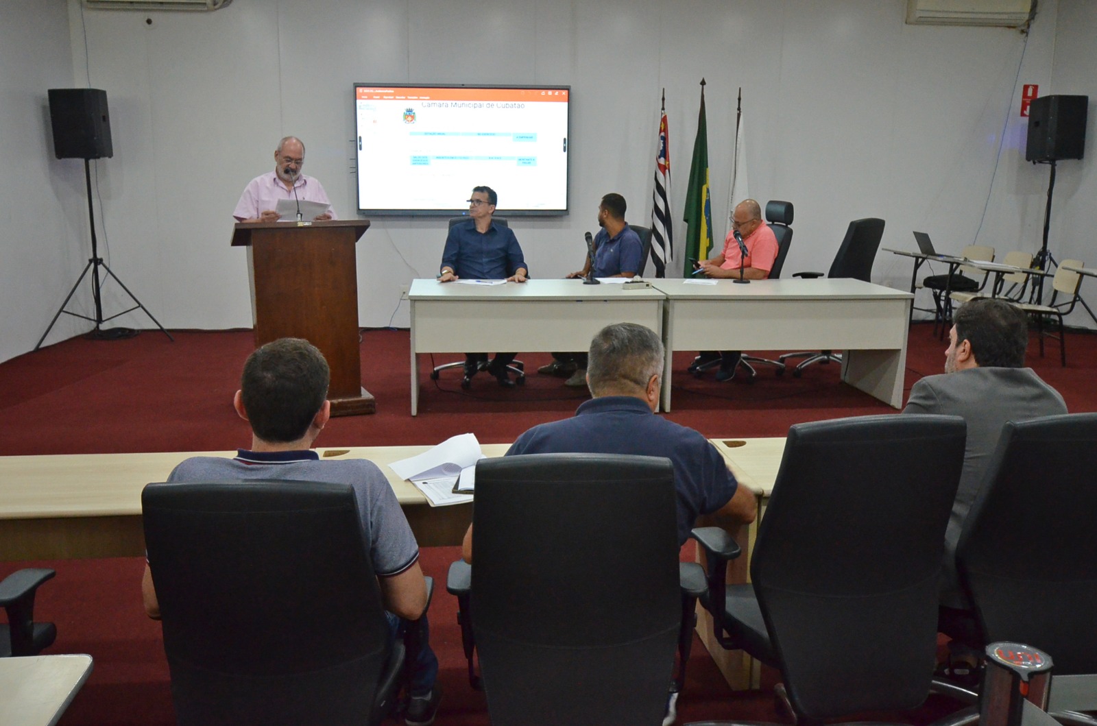 Parlamentares questionam aplicação de recursos municipais em audiência pública