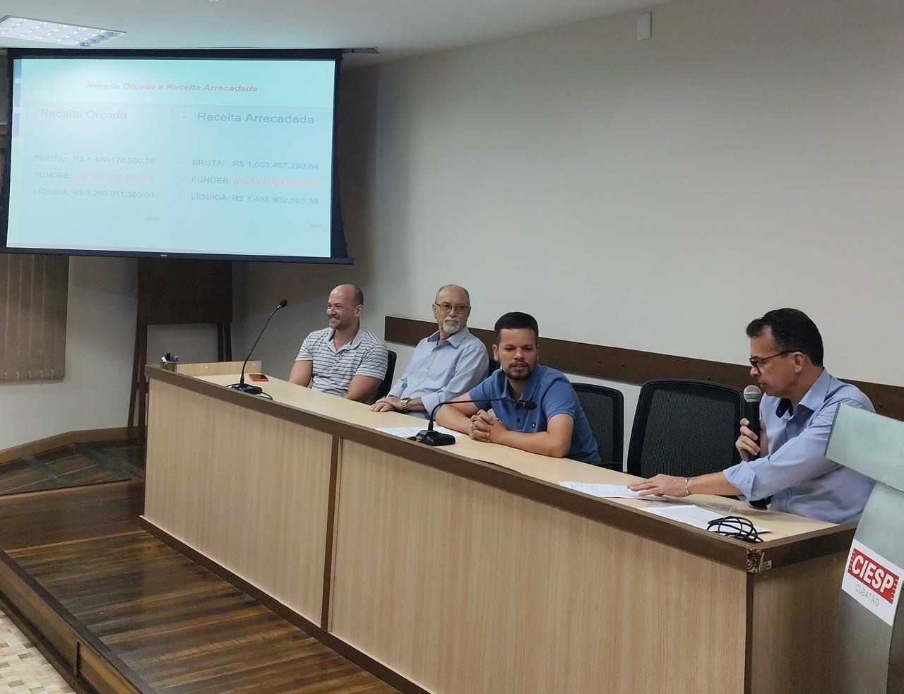 Parlamentares questionam dívidas da administração durante audiência pública