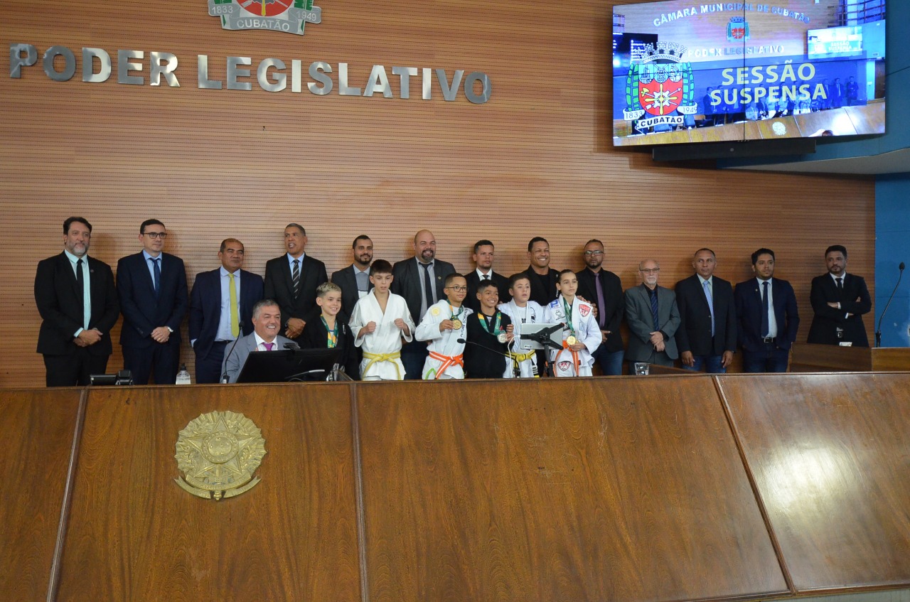 Por iniciativa de Guilherme do Salão, Câmara homenageia projeto "Formando Campeões"