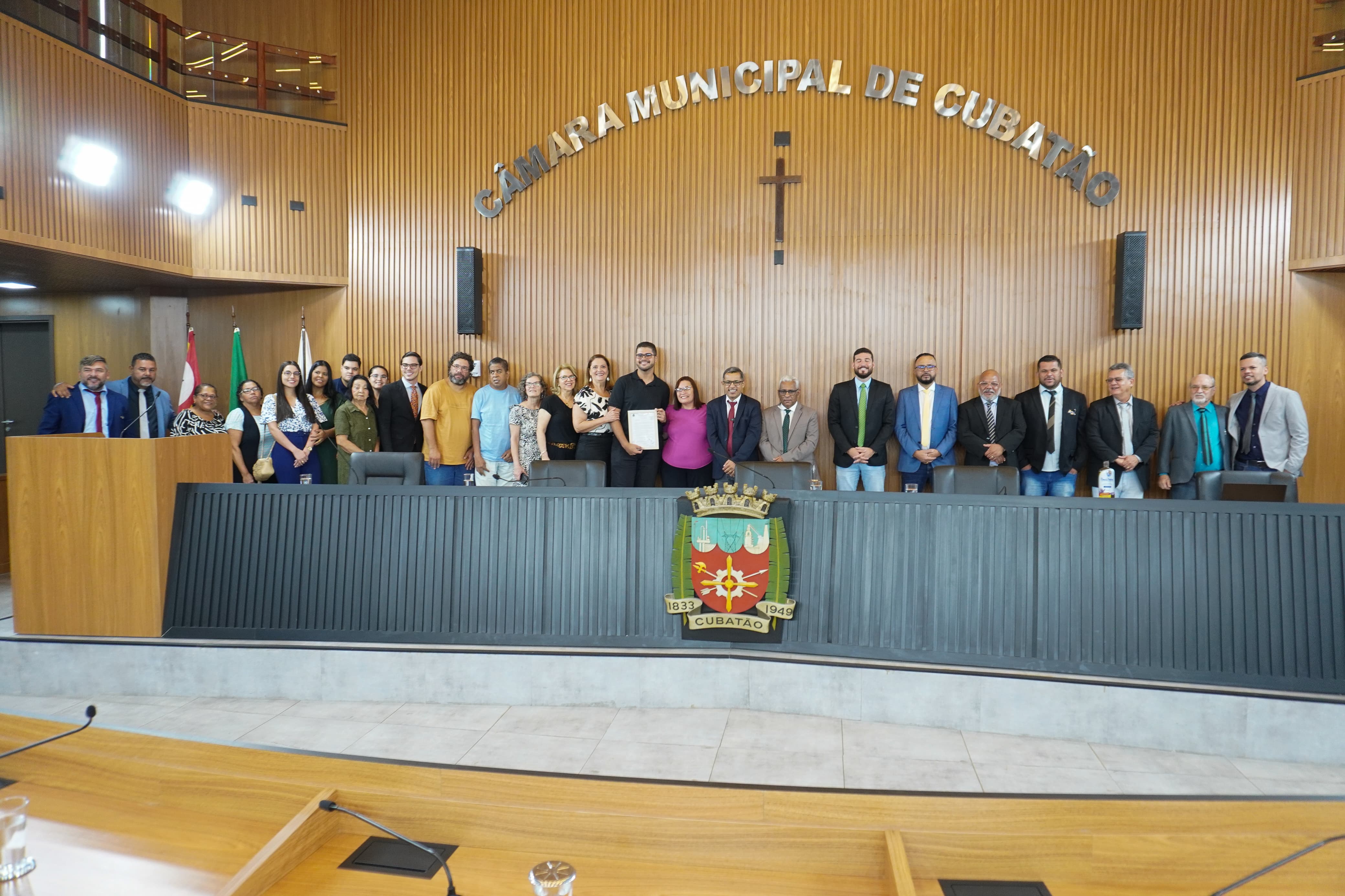 Por iniciativa do vereador Marcinho, Câmara homenageia intercambista cubatense 