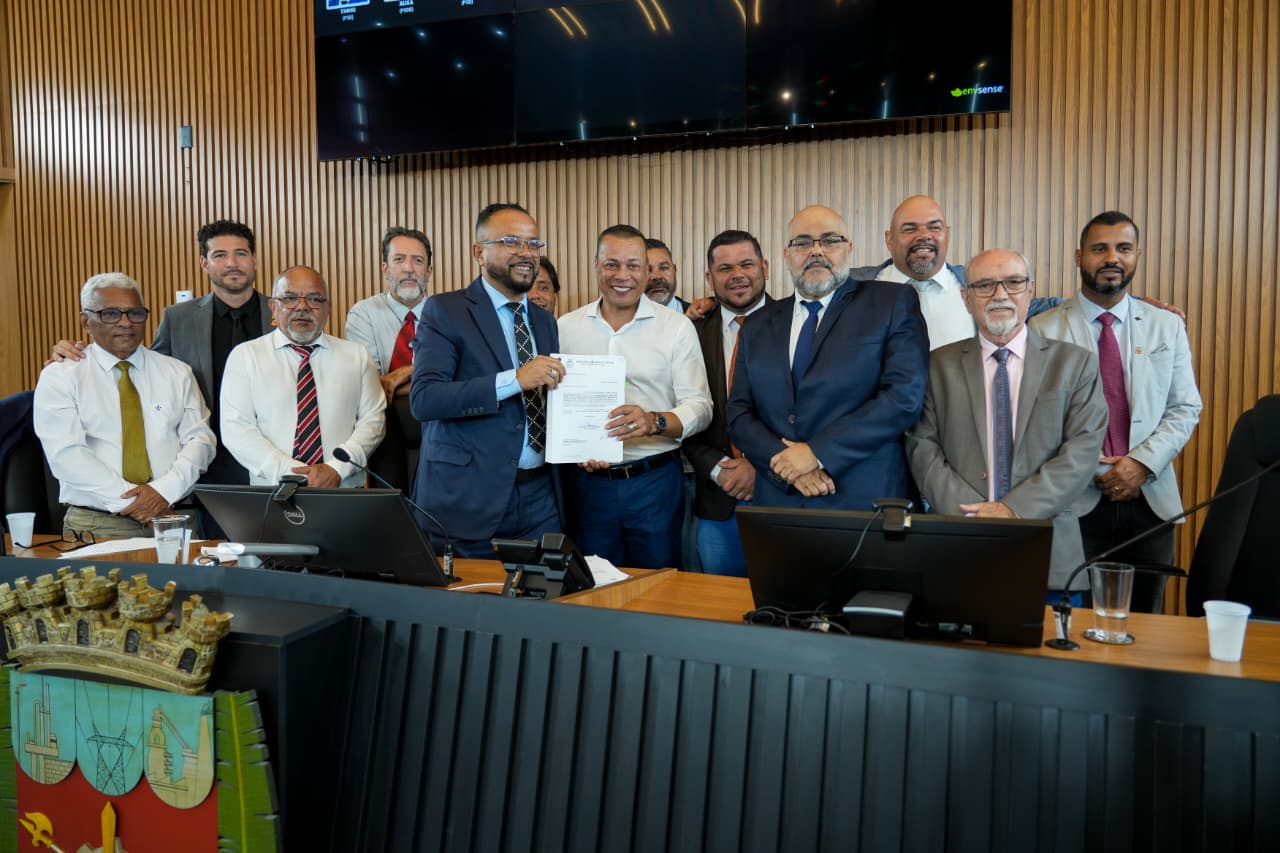 Prefeito entrega projeto da LDO para o exercício de 2027 na Câmara 