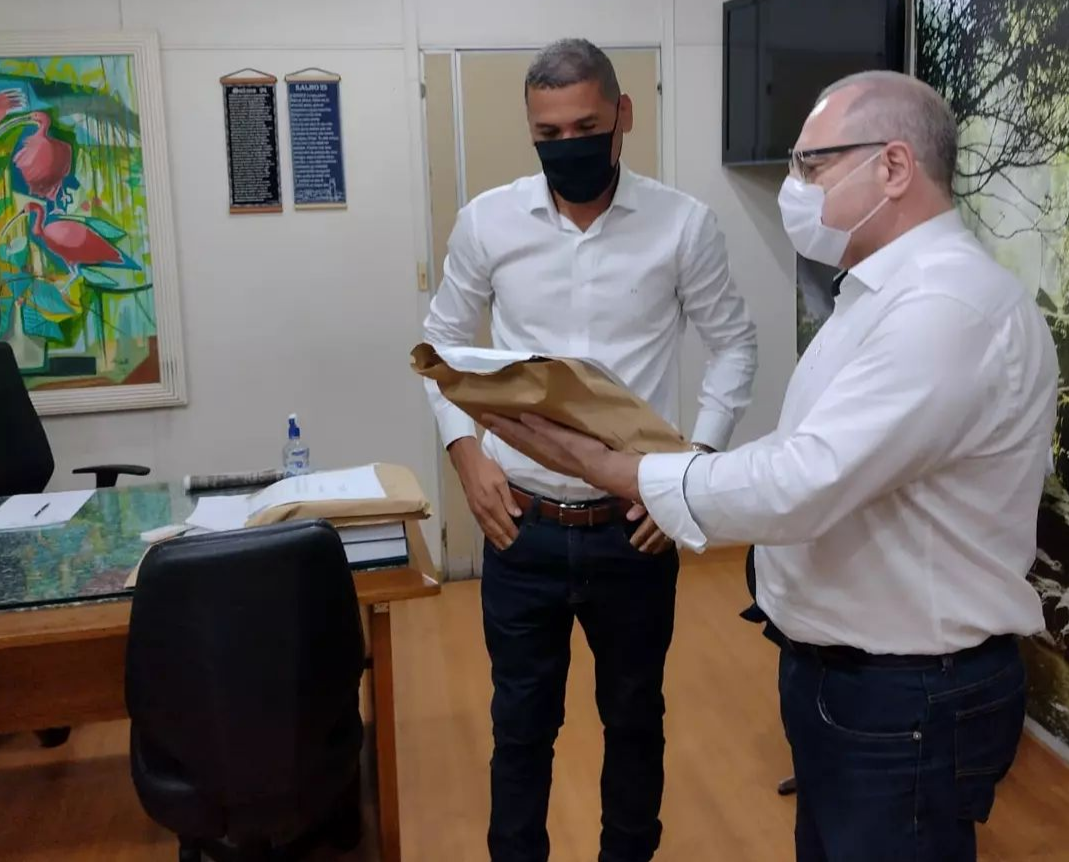 Presidente da Câmara recebe peça orçamentária de 2022 e discute sobre desburocratização