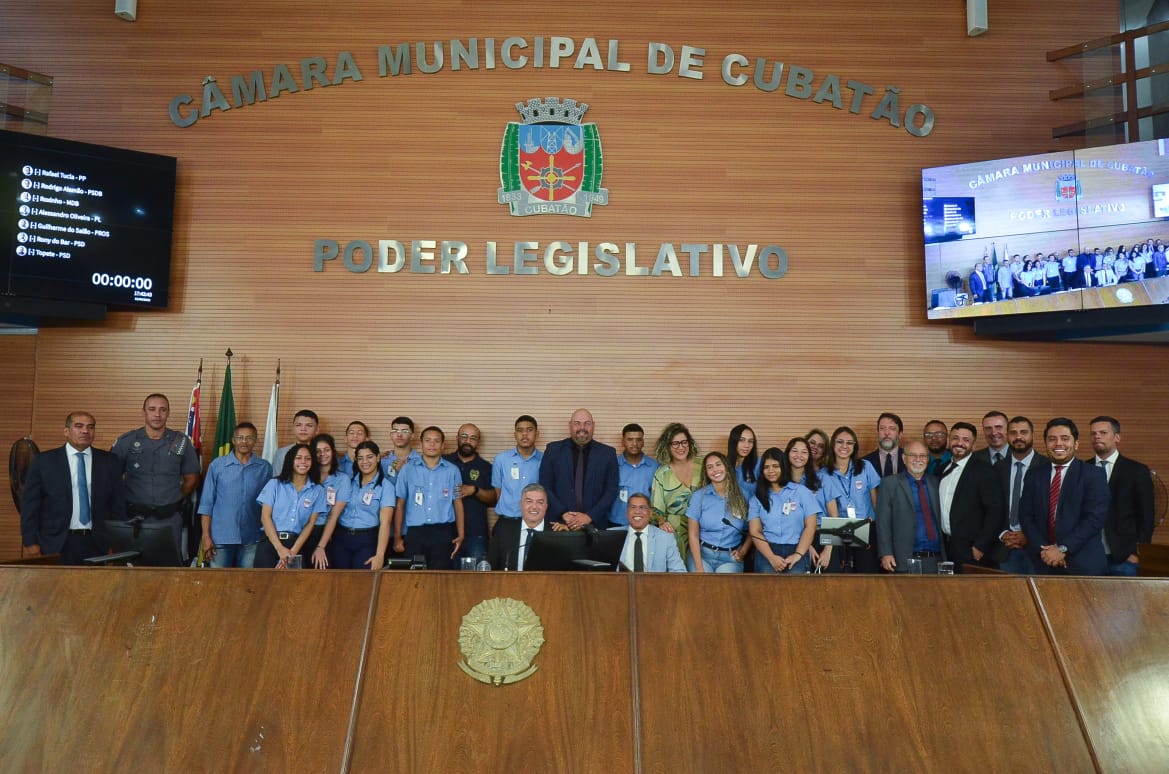 Presidente da Câmara homenageia aprendizes do CAMP Cubatão  