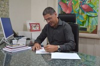 Presidente da Câmara sanciona projeto que reajusta vencimento de servidores do Legislativo