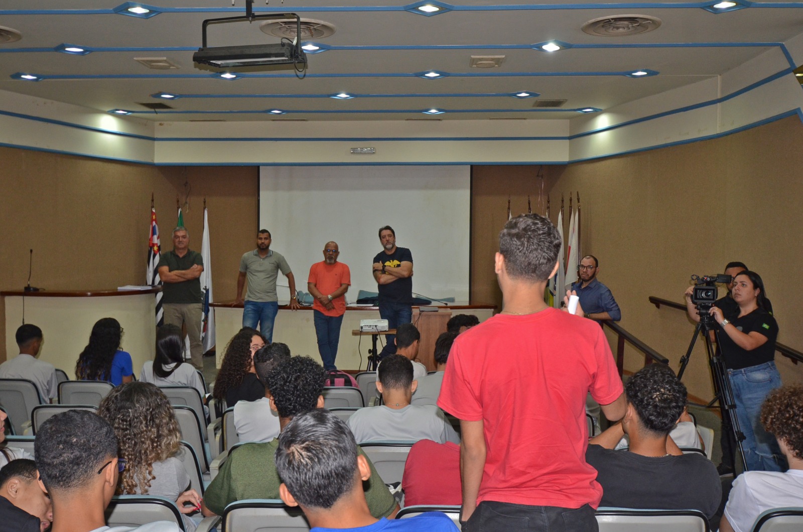 Quer conhecer a Câmara? Saiba como funciona o programa "A Casa É Sua"