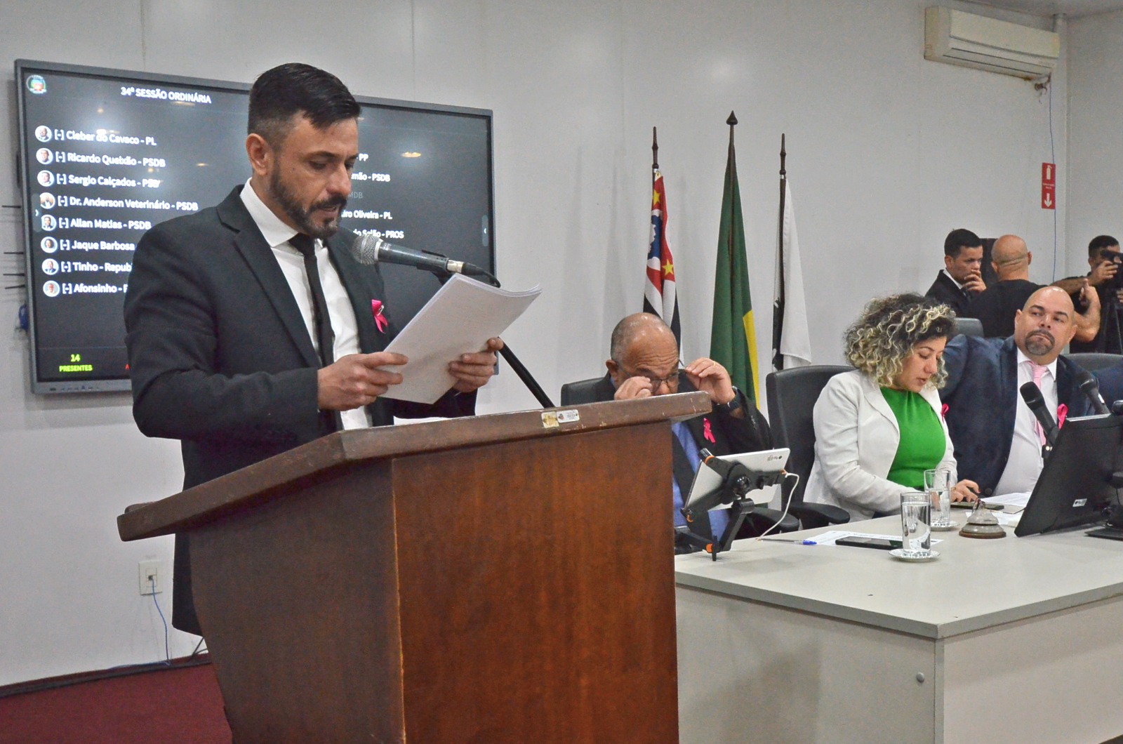 Rafael Tucla solicita troca de caixas d’água das escolas municipais