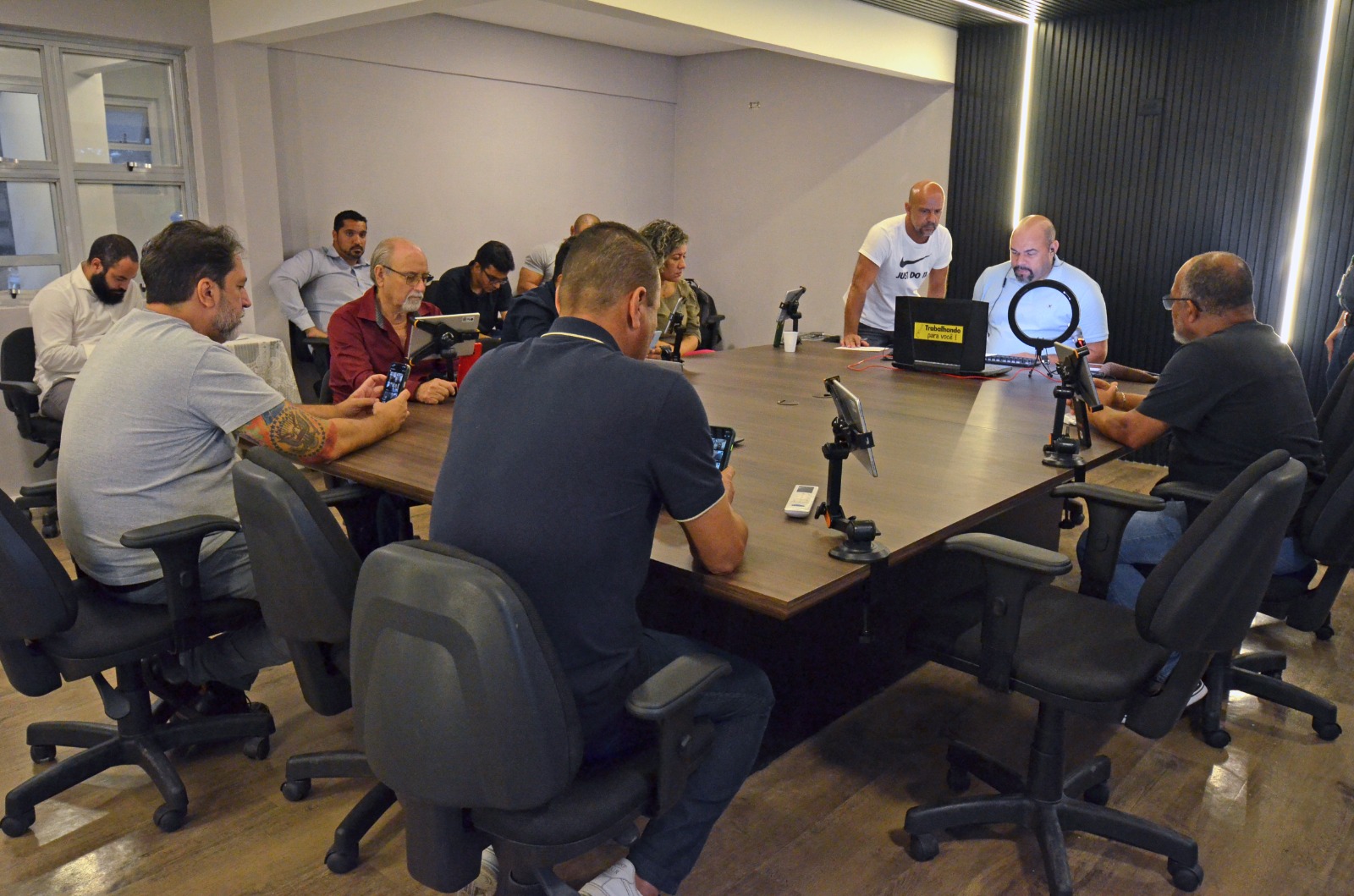 Sessão é encerrada por falta de quórum