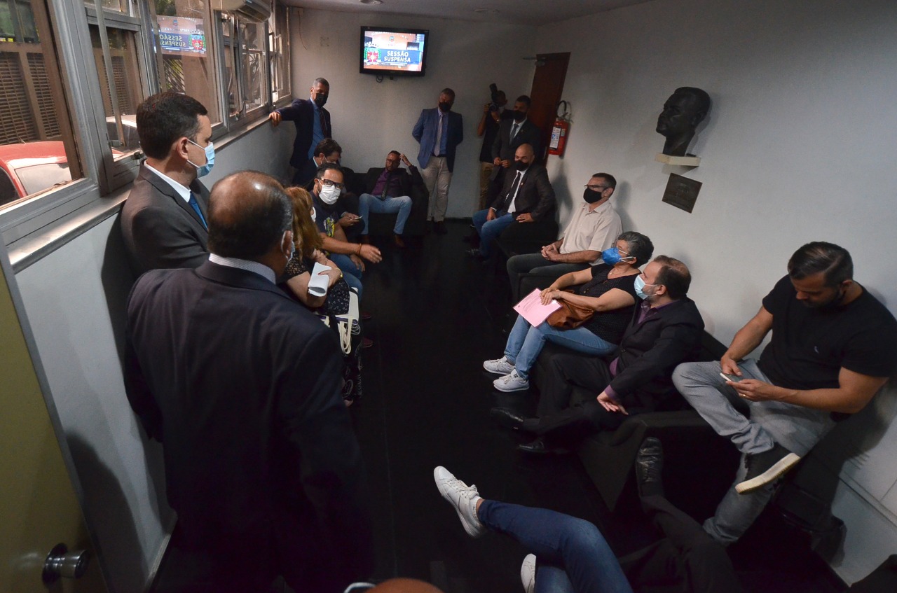 Sindicato dos Professores Municipais apresenta pauta de reivindicações aos vereadores