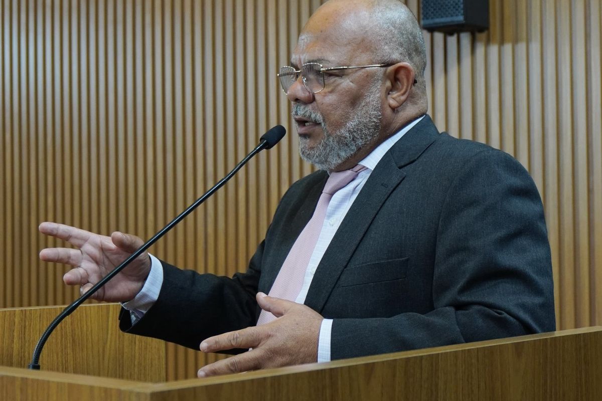 Tinho propõe uso obrigatório de focinheira e coleira em cães de grande porte  