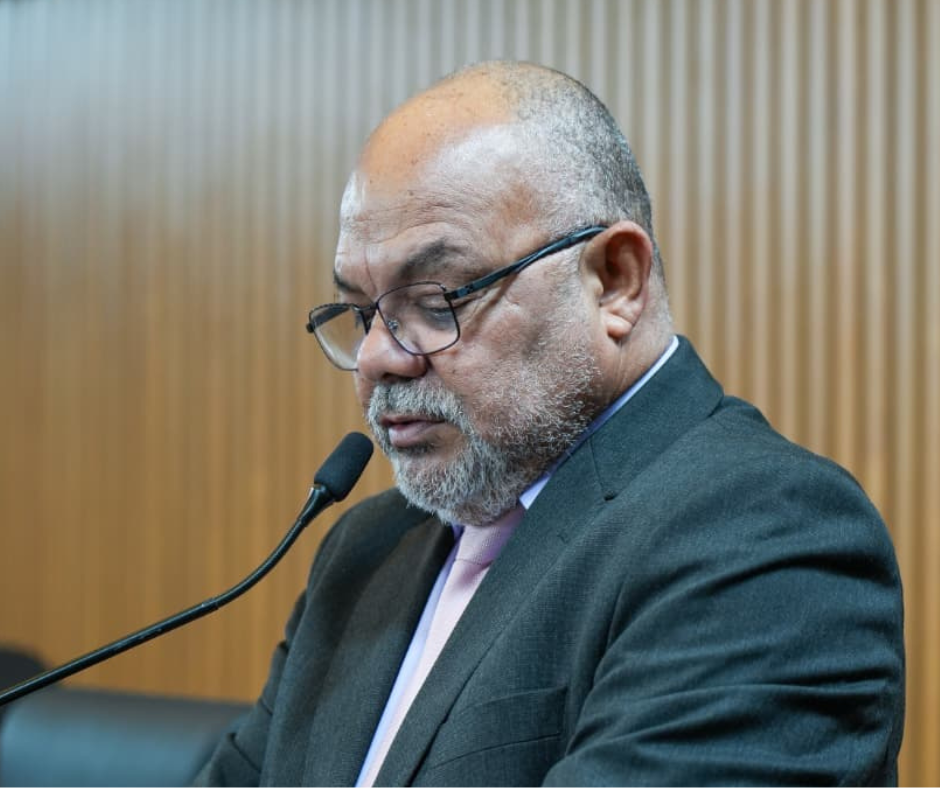 Tinho solicita revitalização de espaços públicos na Vila Nova 