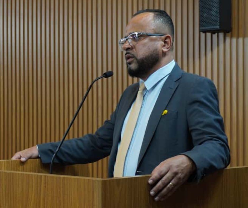 Topete pede a contratação de professores substitutos para suprir demanda da educação