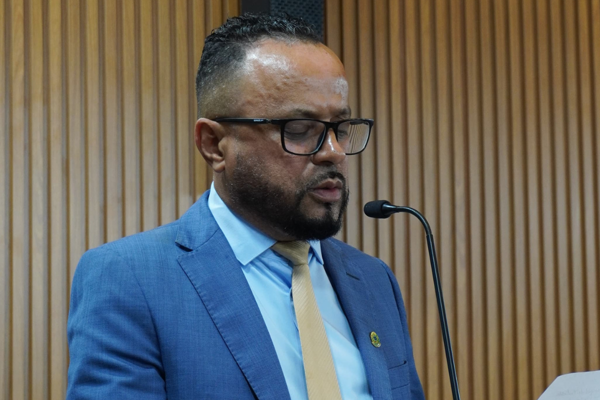 Topete pede implantação de canal oficial de atendimento via WhatsApp nas unidades de saúde