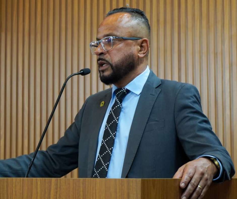 Topete propõe Wi-Fi gratuito em órgãos públicos e pontos de ônibus de Cubatão