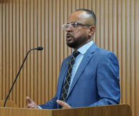 Topete solicita nova linha de ônibus e adequação de pajens à carreira do magistério