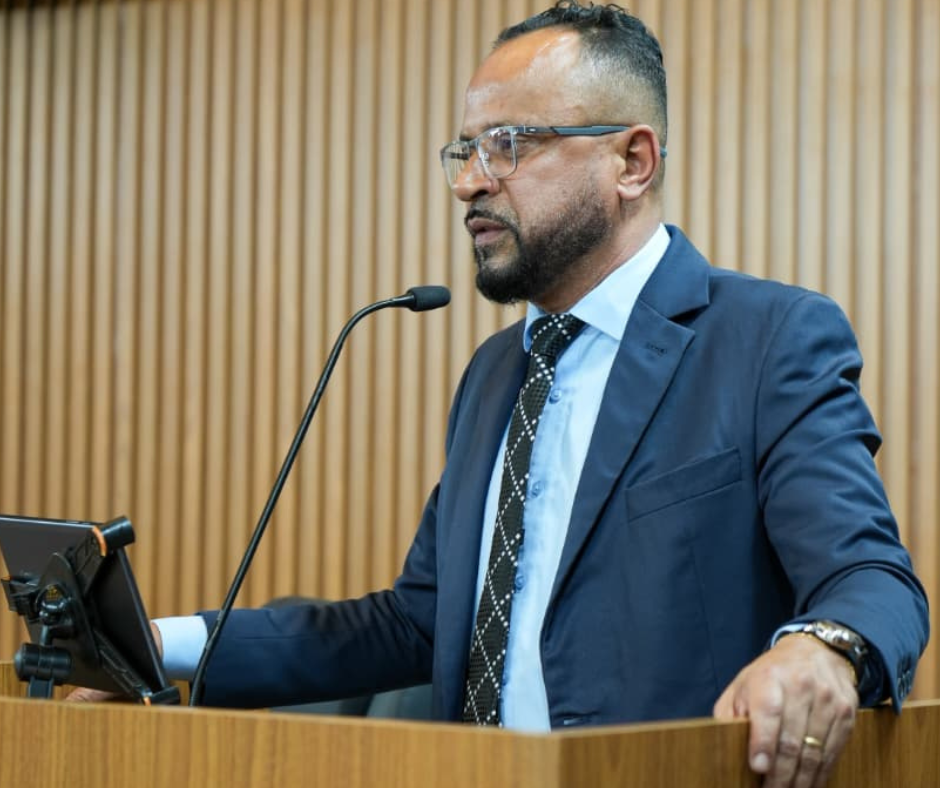 Topete solicita ampliação da licença-maternidade em caso de internação prolongada