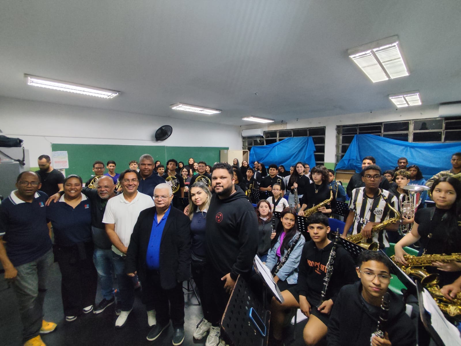 Vereador Tinho participa da entrega de instrumentos musicais para bandas escolares de Cubatão