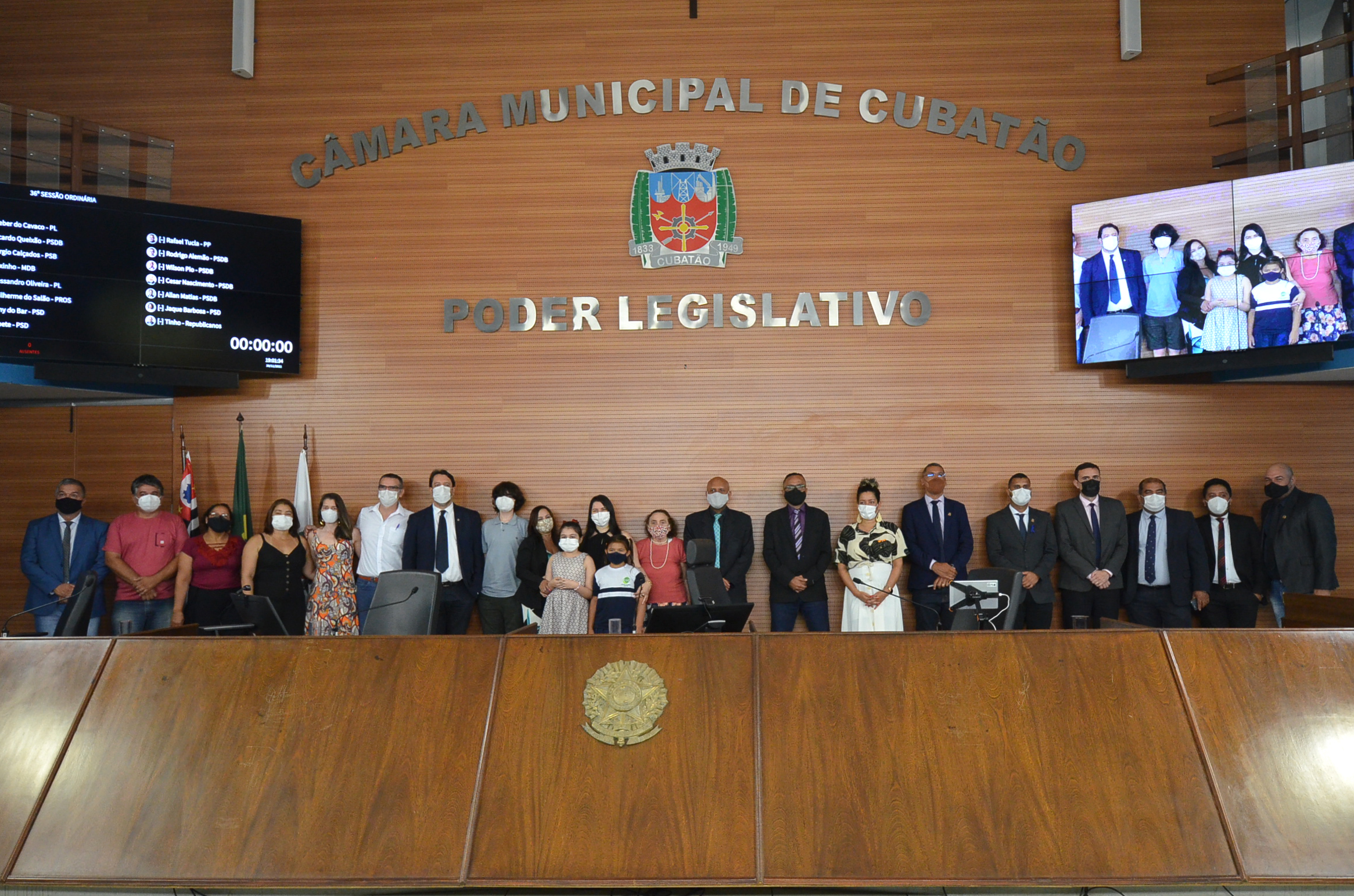 Vereadores aprovam projetos que homenageiam líderes comunitários da cidade
