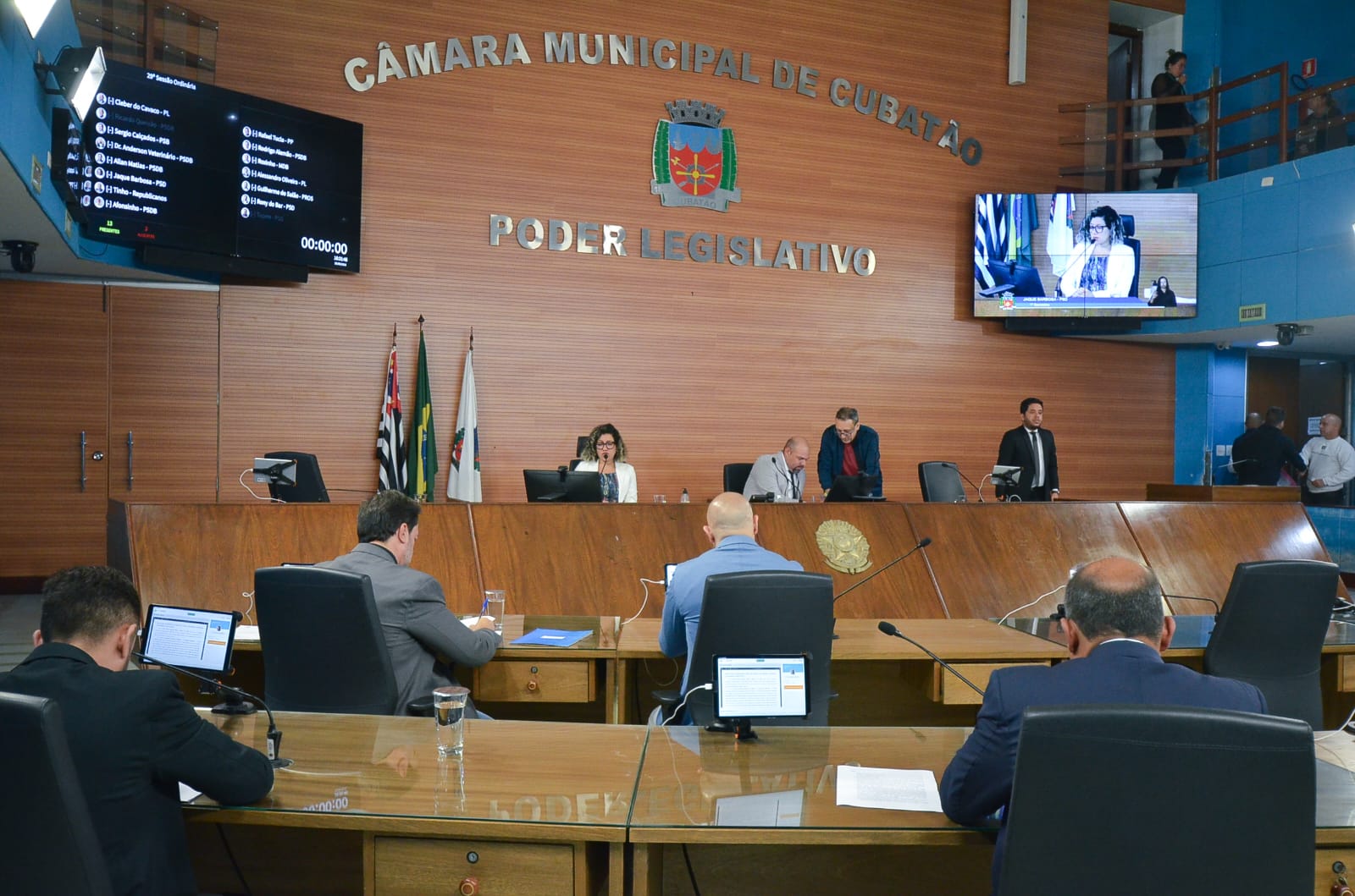 Vereadores cobram manutenção e limpeza na rede municipal de ensino 