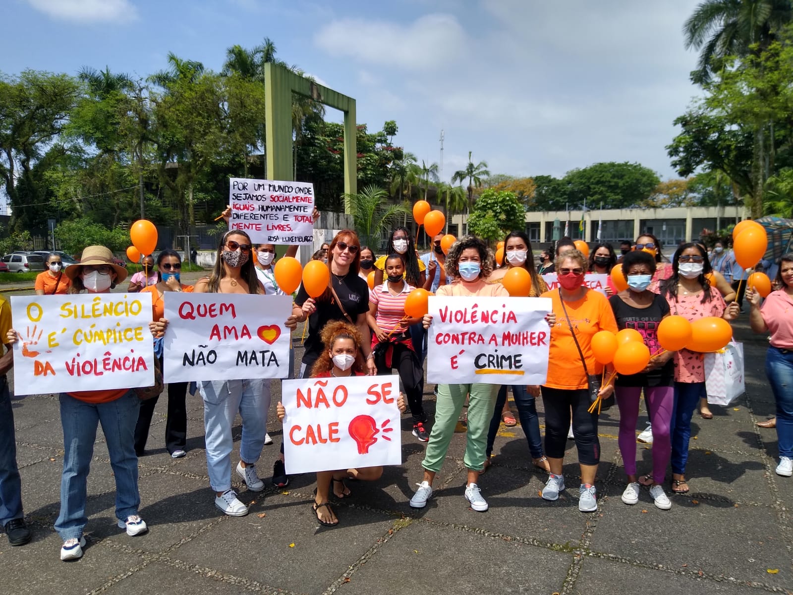 Vereadores participam de ato de combate à violência contra a mulher