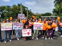 Vereadores participam de ato de combate à violência contra a mulher