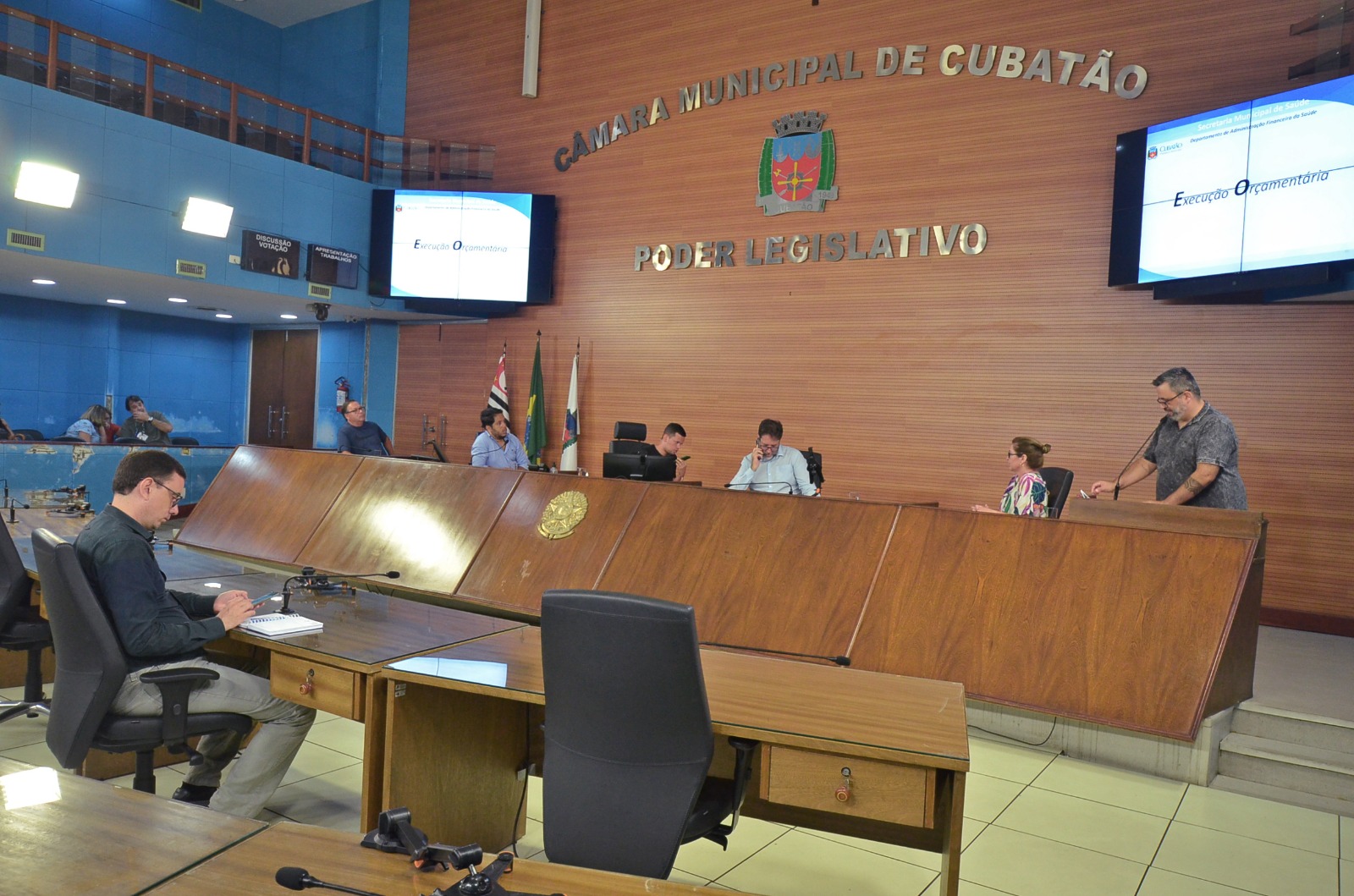 Vereadores questionam secretária sobre problemas em equipamentos públicos de saúde