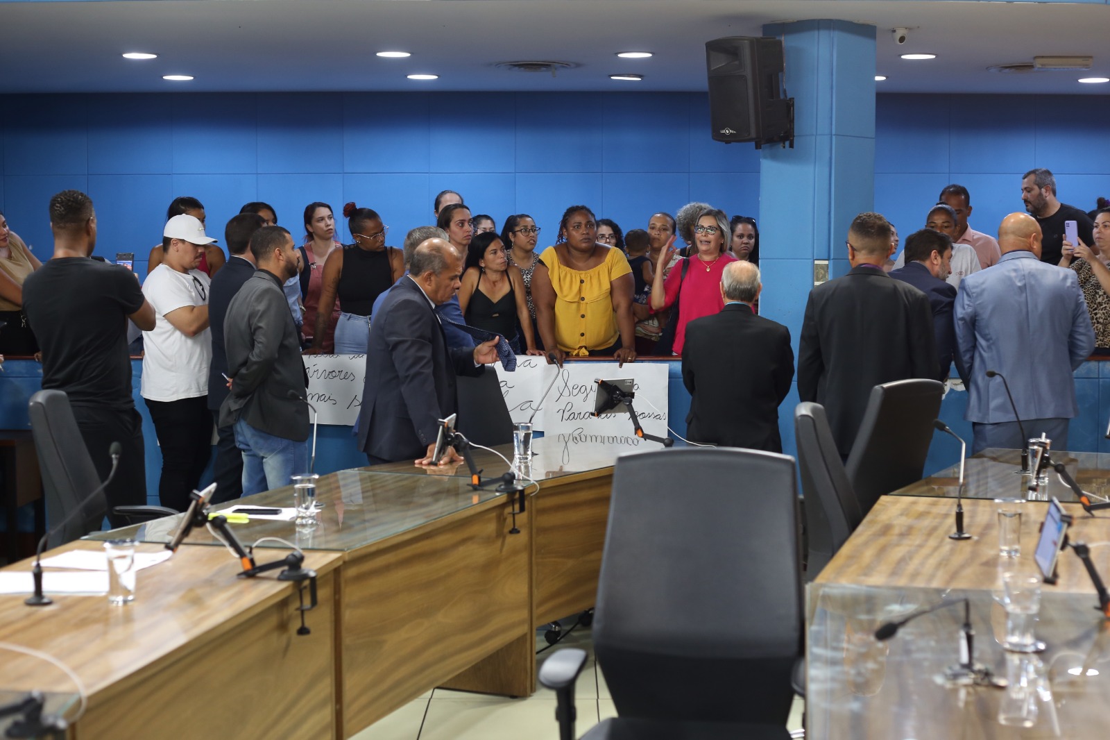 Vereadores se reúnem com pais de alunos para discutir sobre a segurança nas escolas da cidade